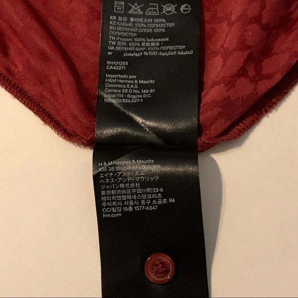 H&M Silky L/S Button Up Red Animal Print Top Sz 6 - Picture 13 of 13